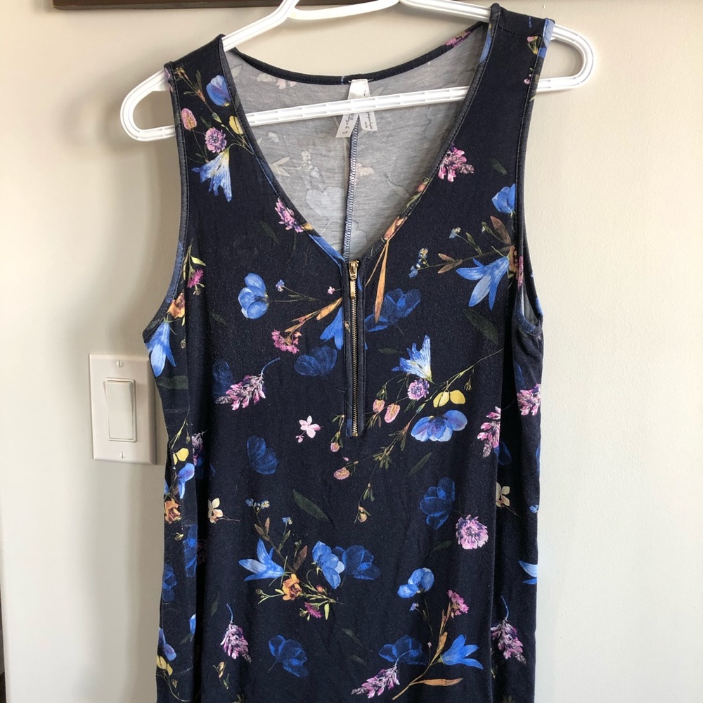 🌼 Navy Floral Tank with Zipper 💙